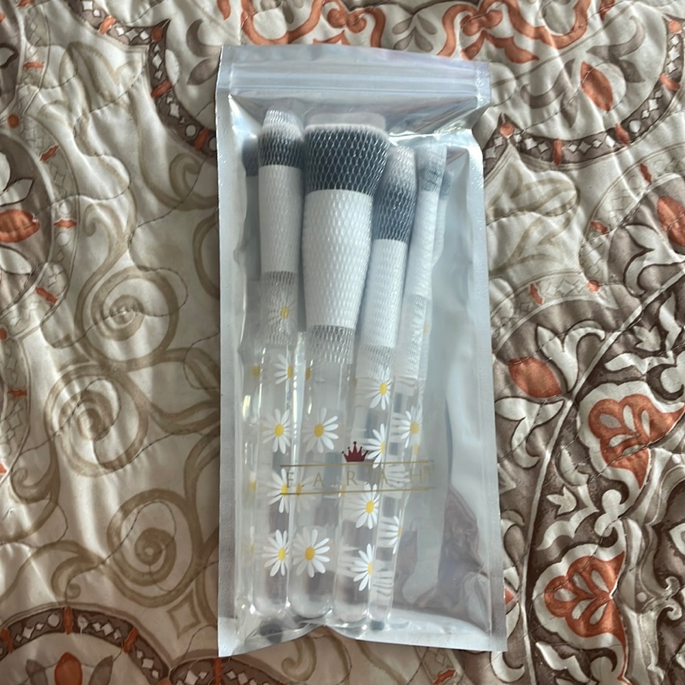 FARAH Daisy Brush Set